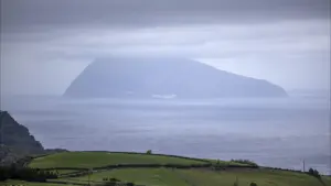 La dépression Thérèse place les îles des Açores sous avertissements orange et jaune.