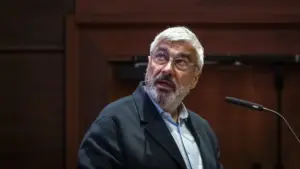 La DGArtes reconnaît le harcèlement au travail dans les arts et demande une action politique.