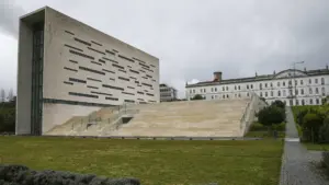 La Faculté d'économie de NOVA nie vouloir un "divorce" de l'université.