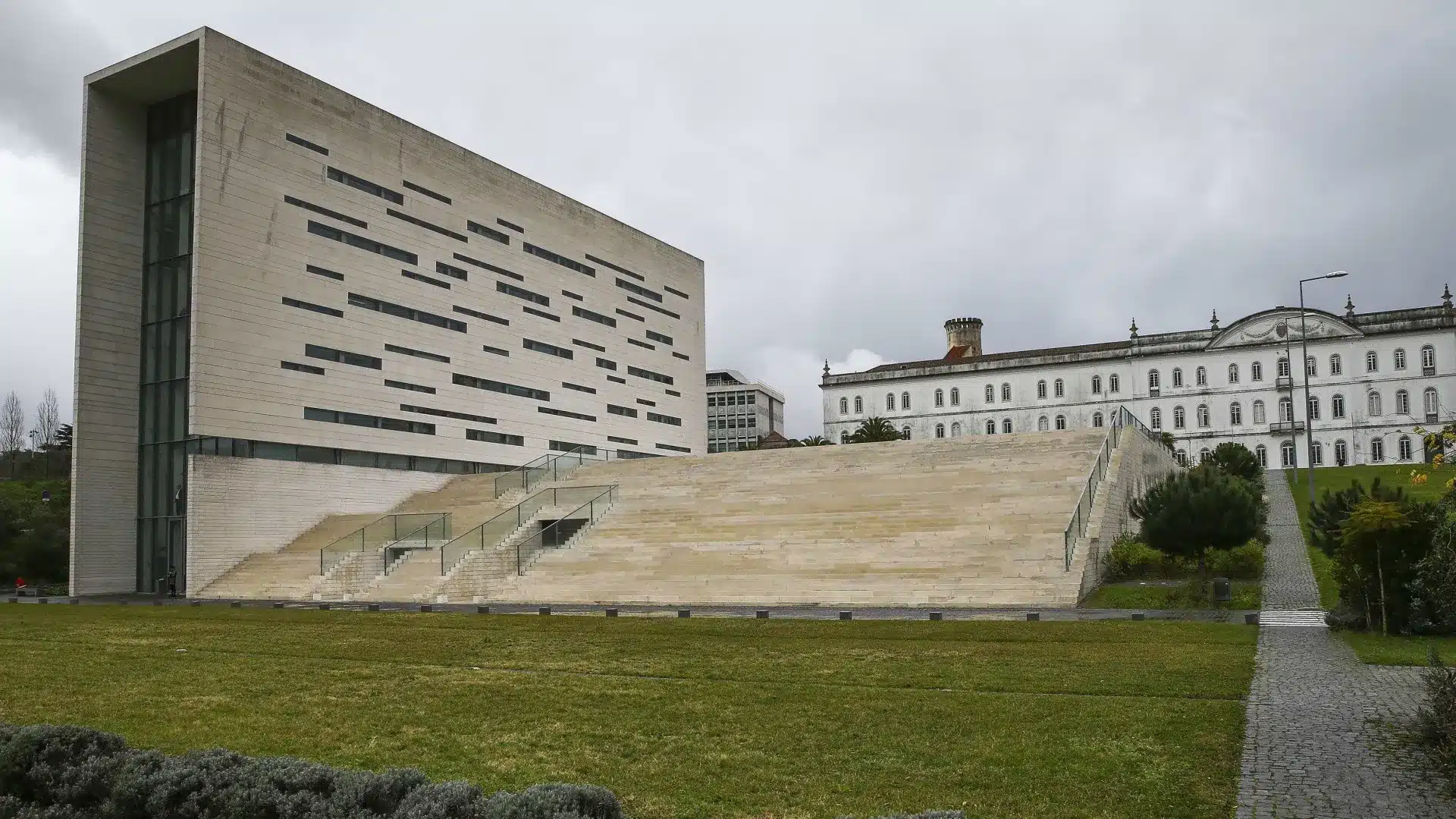 La Faculté d'économie de NOVA nie vouloir un "divorce" de l'université.