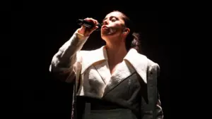 La fadiste Sara Correia "se sent bien" au festival de musique latine à Londres.