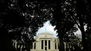 La Fed et la BCE décident des taux d'intérêt pendant la guerre mais devraient rester en pause.