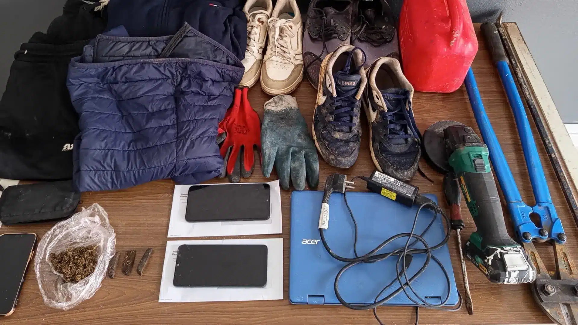 La GNR arrête deux suspects de vol et de trafic de drogue à Silves.