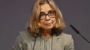 La ministre de la Santé admet des changements dans la loi pour réduire les listes d'attente.