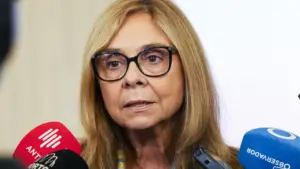 La ministre de la Santé alerte sur les dangers des accouchements "dans des conditions domestiques".