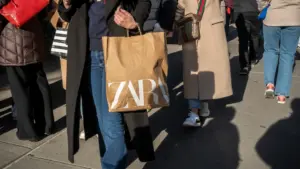La propriétaire de Zara a réalisé un bénéfice (record) de 6.220 millions d'euros en 2025.