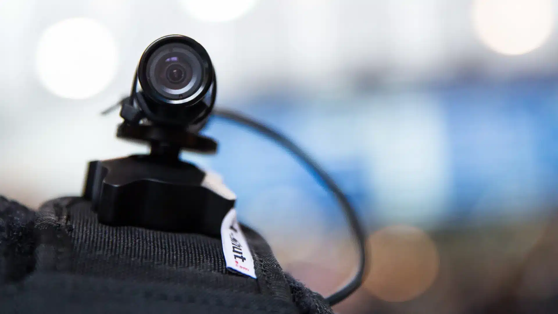 La Protection des données recommande des numéros sur les uniformes des policiers avec bodycams.