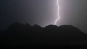 La semaine apporte poussières, orage et vent jusqu'à 120 km/h (mais elle devient plus chaude)