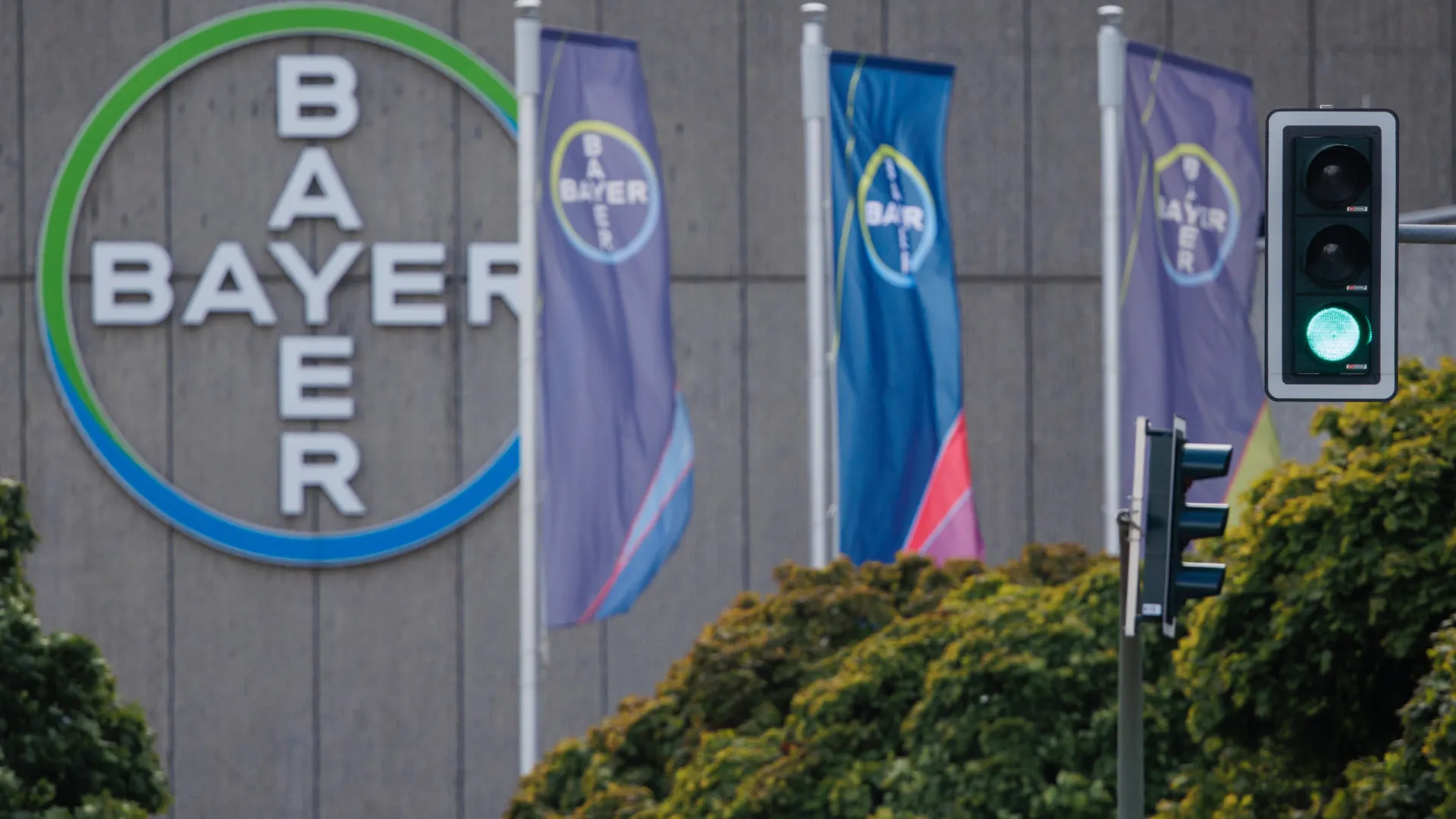 La société pharmaceutique Bayer augmente ses pertes de 41,8 % à 3 620 millions.
