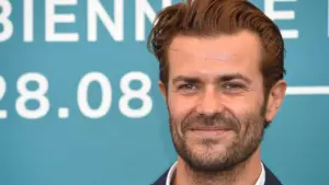 L'acteur Albano Jerónimo revisite la pièce "Veneno" dans une version "brute".