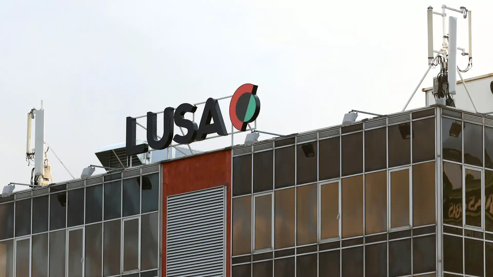 L'actionnaire de Lusa approuve les comptes de 2025, mais bloque le plan de 2026.