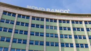 L'AG de Novo Banco peut décider de distribuer des dividendes au nouvel actionnaire.