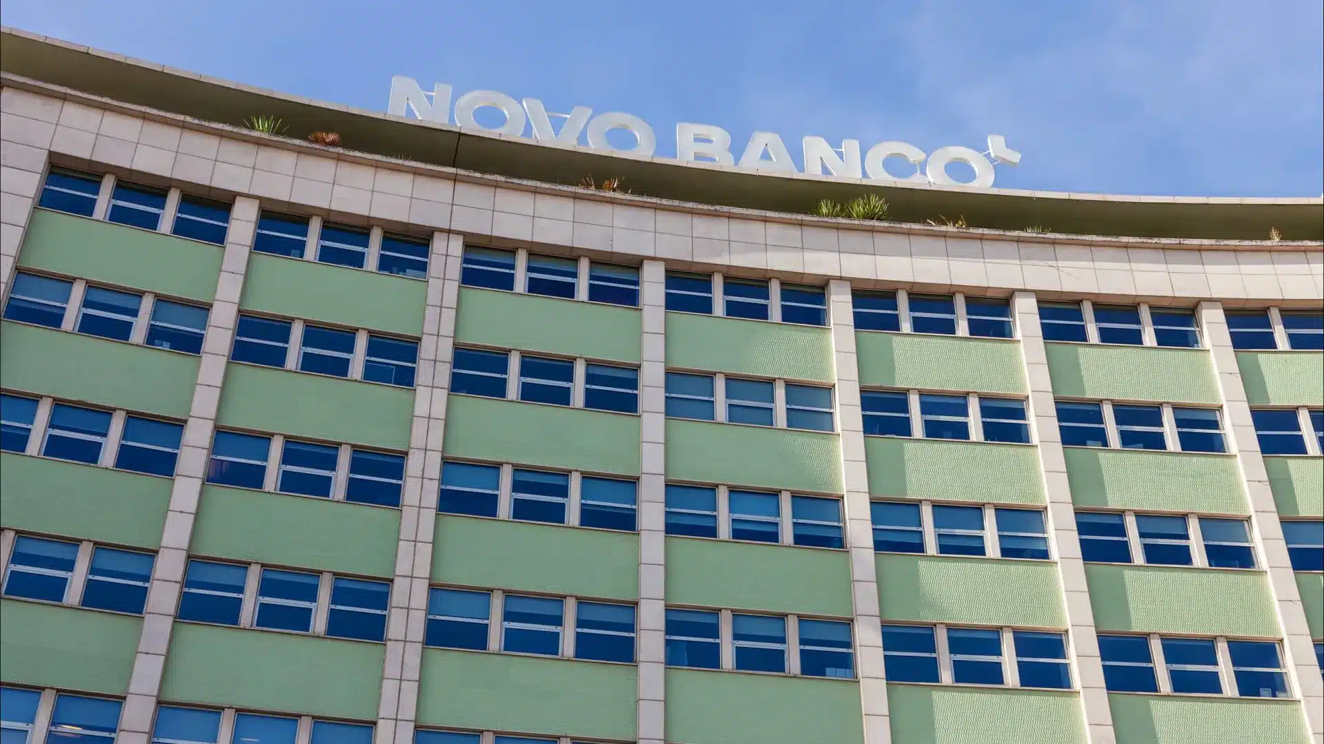 L'AG de Novo Banco peut décider de distribuer des dividendes au nouvel actionnaire.