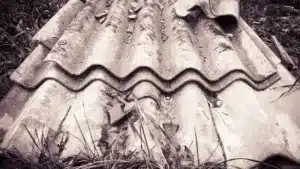 L'association rappelle les dangers de la suspension de l'autorisation pour retirer l'amiante.