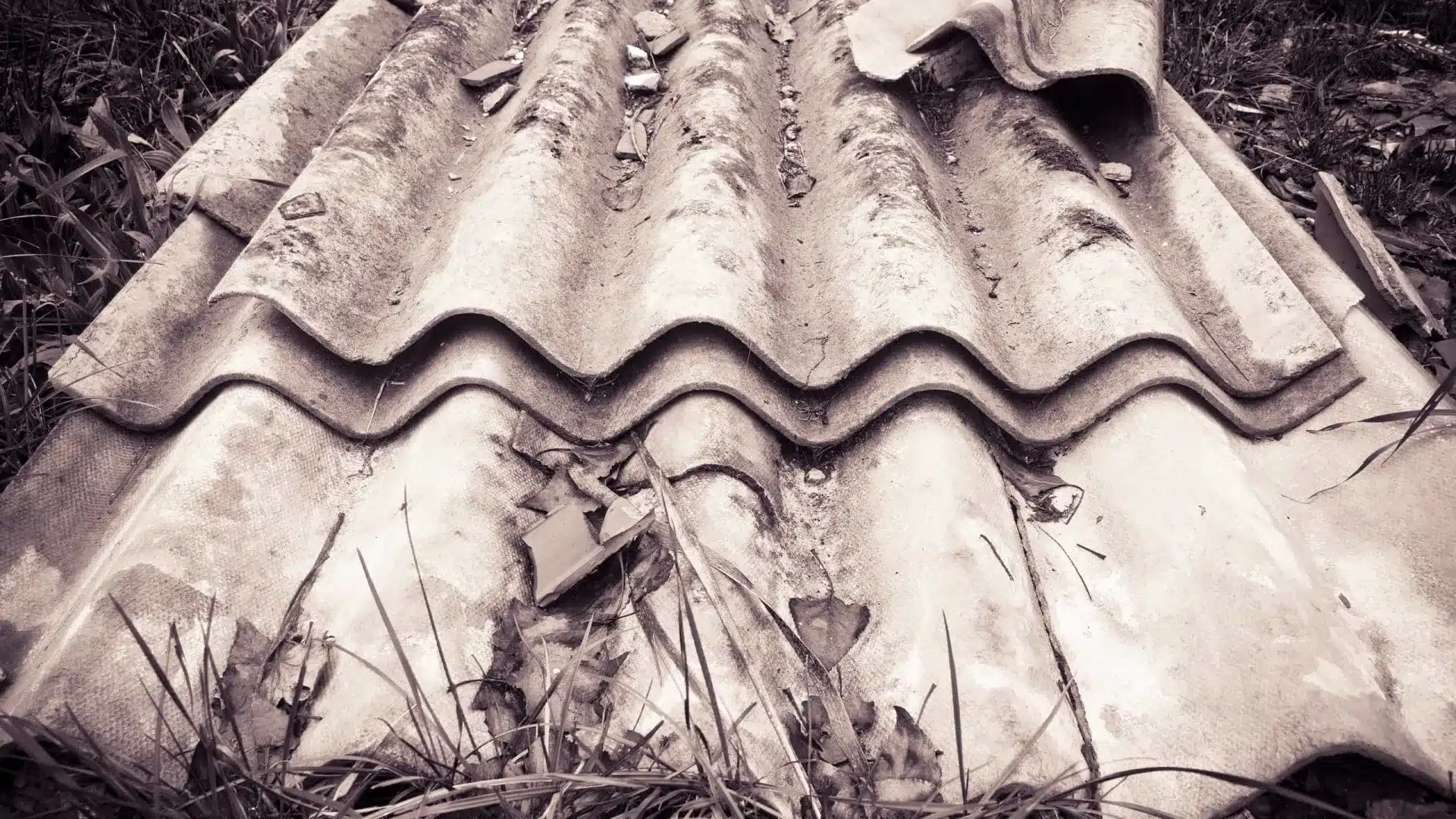 L'association rappelle les dangers de la suspension de l'autorisation pour retirer l'amiante.