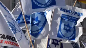 L'Association Syndicale de la PSP alerte sur la dégradation d'un commissariat à Porto.