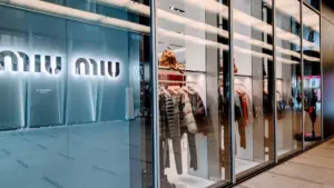 Le bénéfice du groupe Prada augmente de 2 % en 2025 (et Miu Miu a brillé)