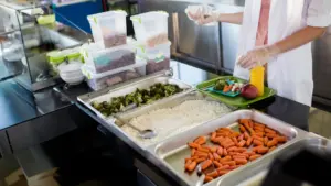 Le Collège de Cascais propose des repas différents pour les élèves qui paient.