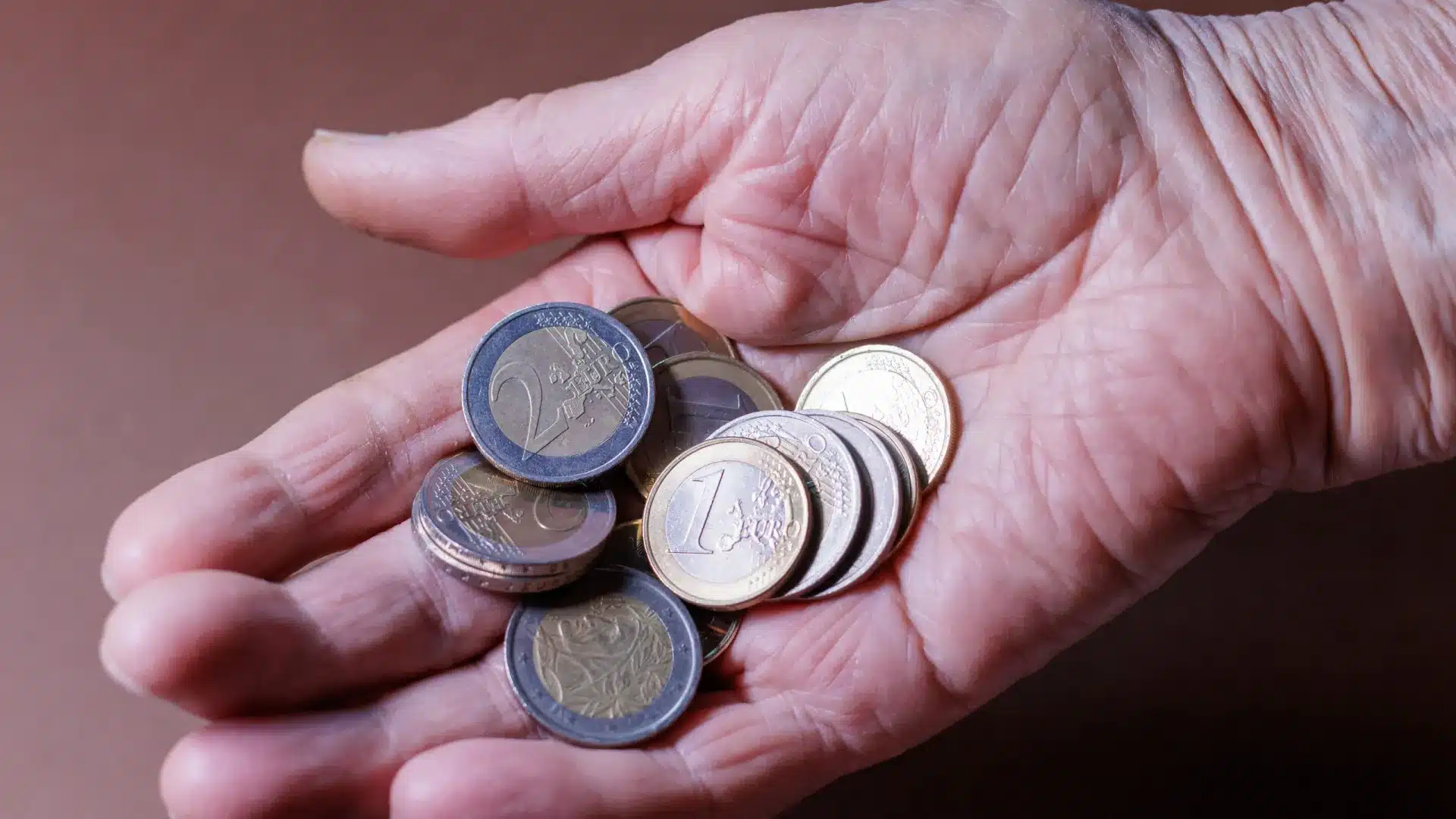 Le Complément Solidaire pour les Personnes Âgées est versé aujourd'hui : Qui y a droit ?