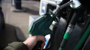 Le cours du Brent dépasse 100 dollars malgré le recours aux réserves.