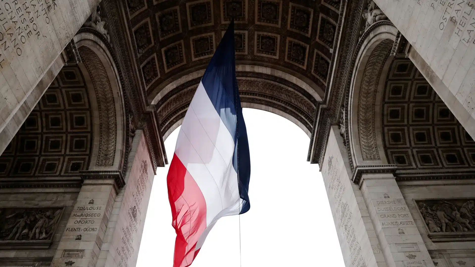 Le déficit public de la France descend à 5,1 % du PIB en 2025 et la dette augmente.