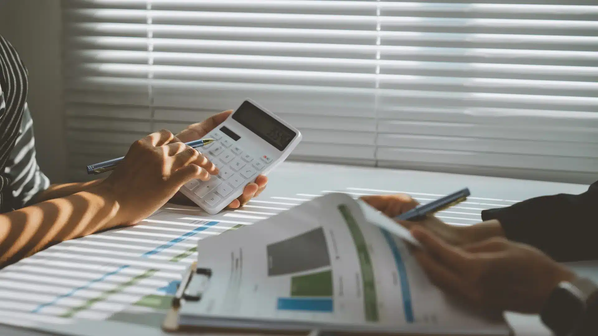 Le droit du travail réunit à nouveau les partenaires à la table : Rappelez-vous ce que veut le gouvernement.