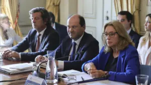 Le gouvernement se réunit aujourd'hui avec des partenaires sociaux encore loin d'un accord.