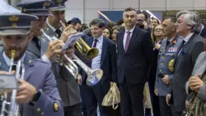 Le ministre admet que tous les élèves sans professeur n'ont pas de cours.