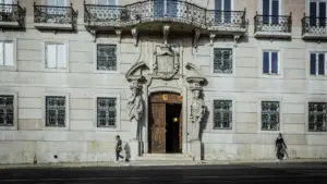 Le MP accuse 15 prévenus d'un réseau d'aide à l'immigration illégale.