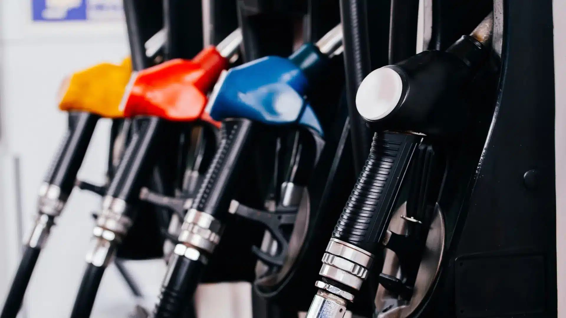 Le pétrole accélère et les carburants devraient redevenir plus chers. Voir combien.