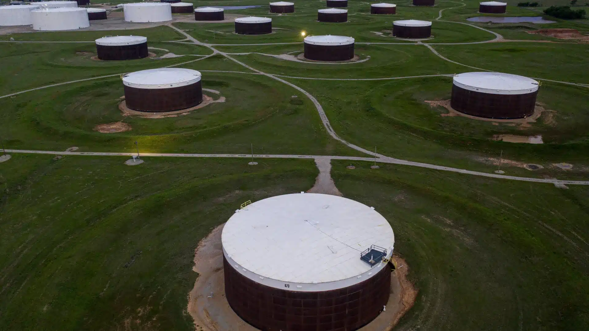 Le pétrole WTI dépasse 100 dollars par baril pour la première fois depuis 2022.