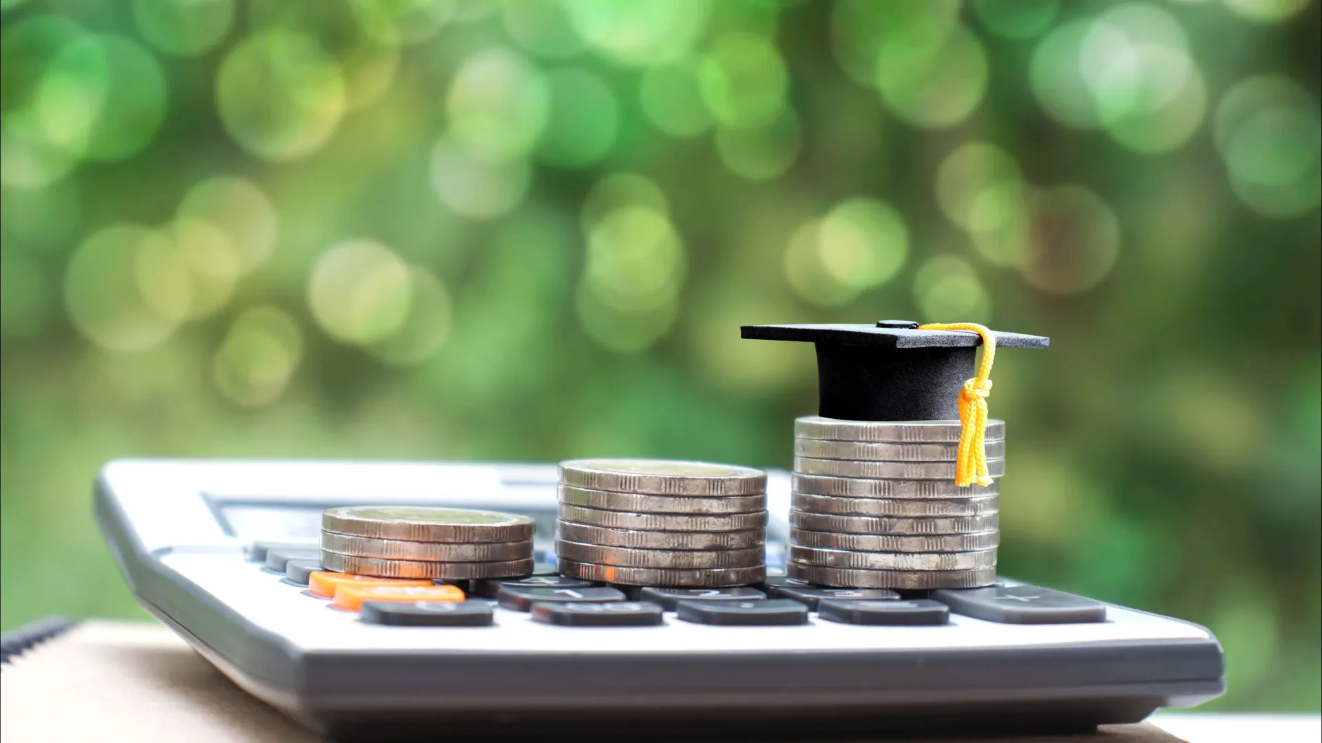 Le plan prévoit des cours de littératie financière dans l'enseignement supérieur.