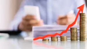 Le taux d'inflation aurait augmenté à 2,7 % en mars, entraîné par les carburants.