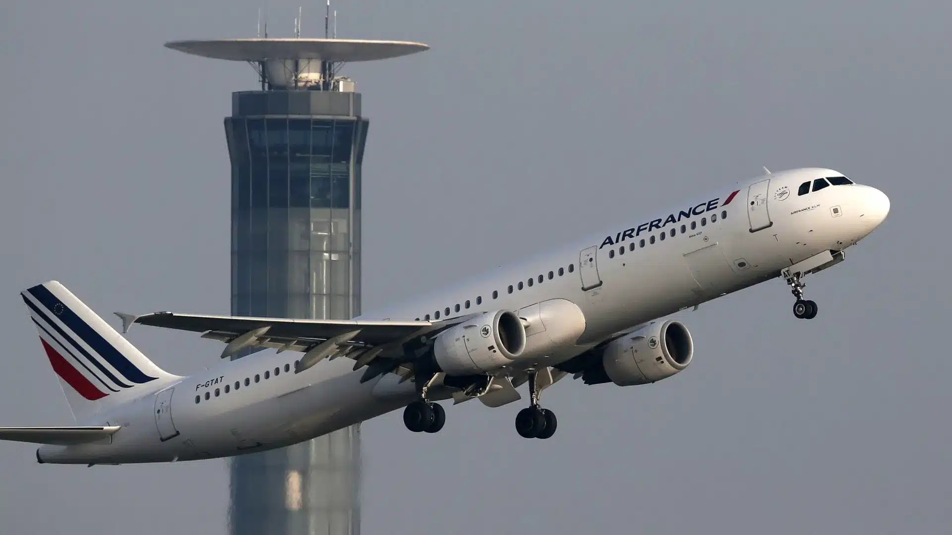 Le trafic aérien augmente de 3,6% dans l'UE avec des craintes de baisse face à la guerre.