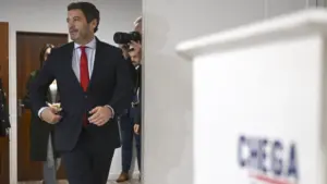 Le tribunal rejette le recours de Ventura et confirme l'ordre de retirer les affiches.