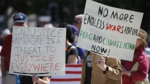 Les Américains résidant à Porto ont manifesté contre les politiques de Trump.
