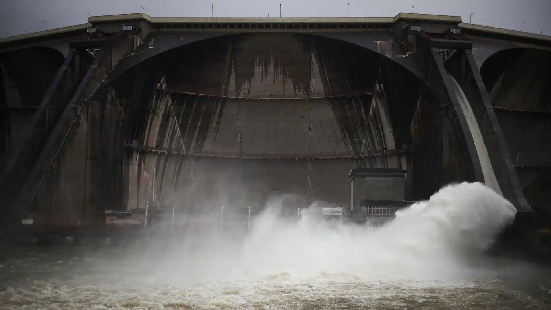 Les barrages divisent les experts dans le débat sur les inondations et la gestion de l'eau.