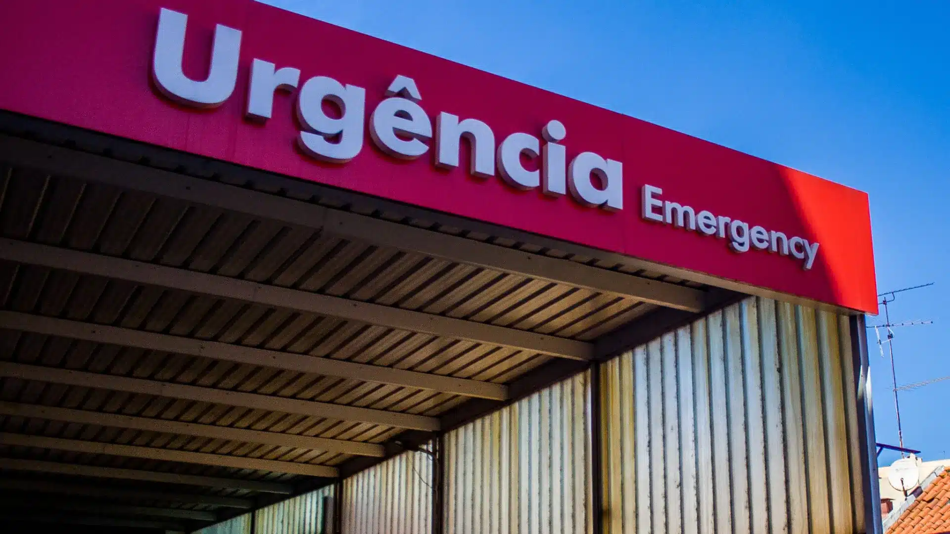 Les élus remettent 12 000 signatures pour maintenir l'urgence obstétrique.