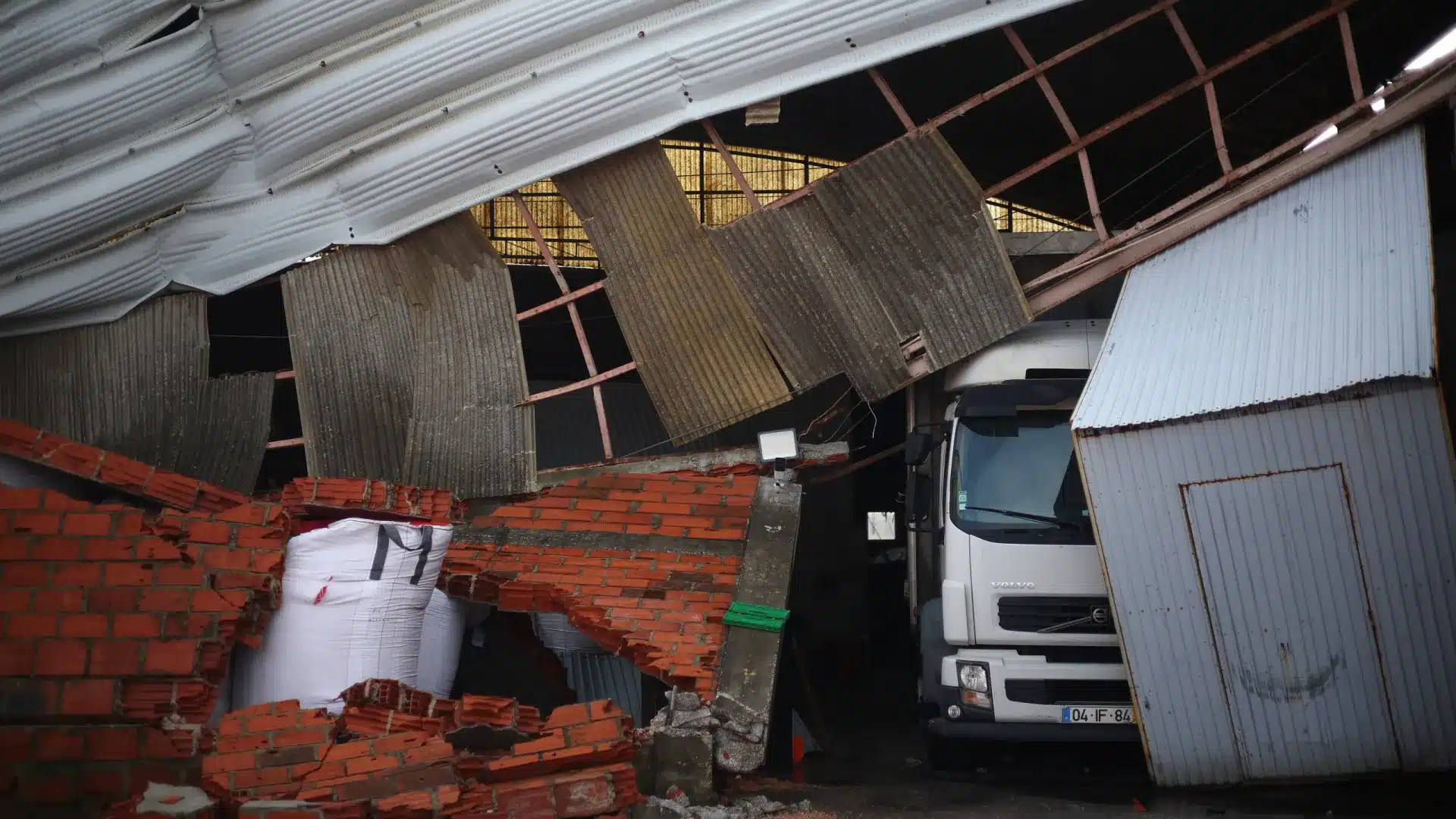 Les élus sociaux-démocrates demandent la reconstruction du pays et l'exécution des fonds.