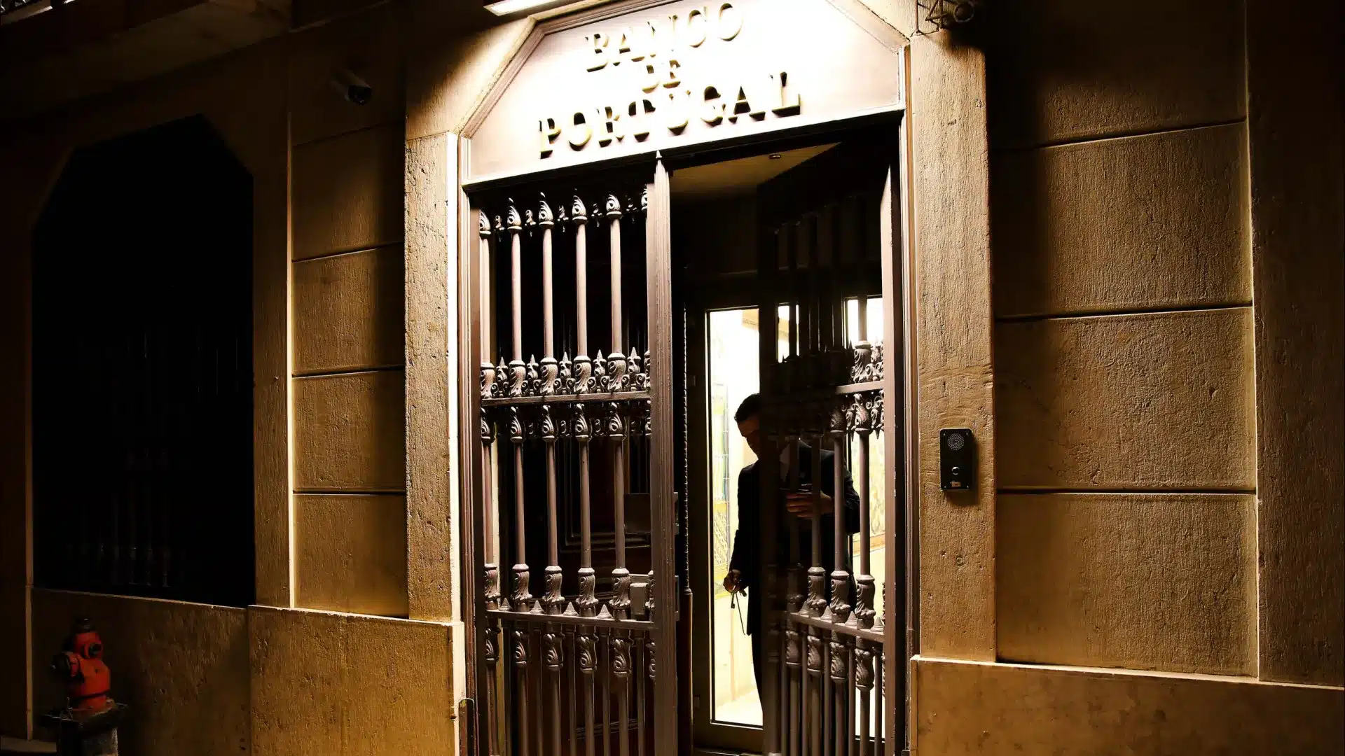 Les émissions de titres de créance augmentent à 325,7 milliards en février.