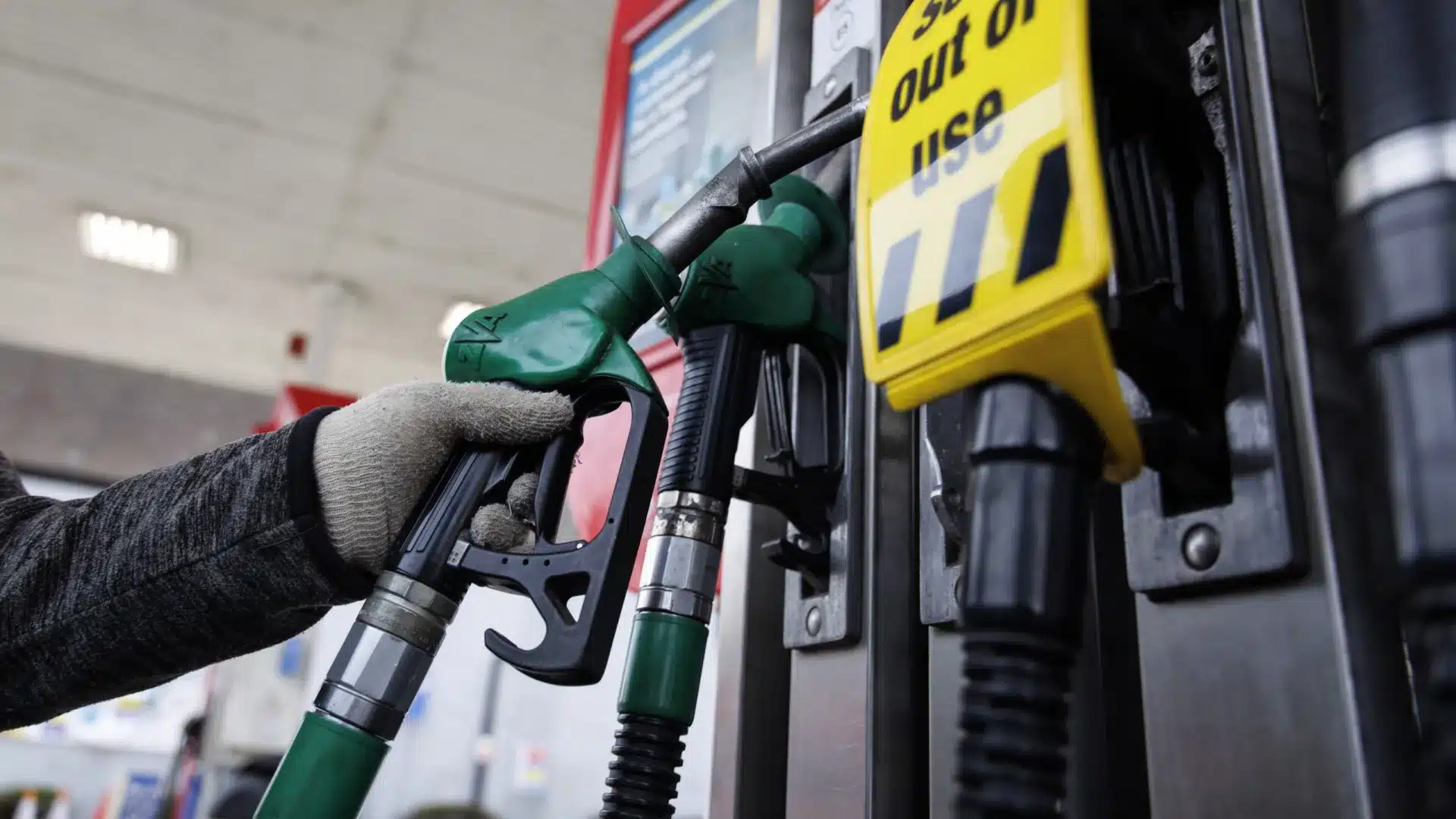 Les États-Unis commencent à libérer 172 millions de barils de la réserve de pétrole.