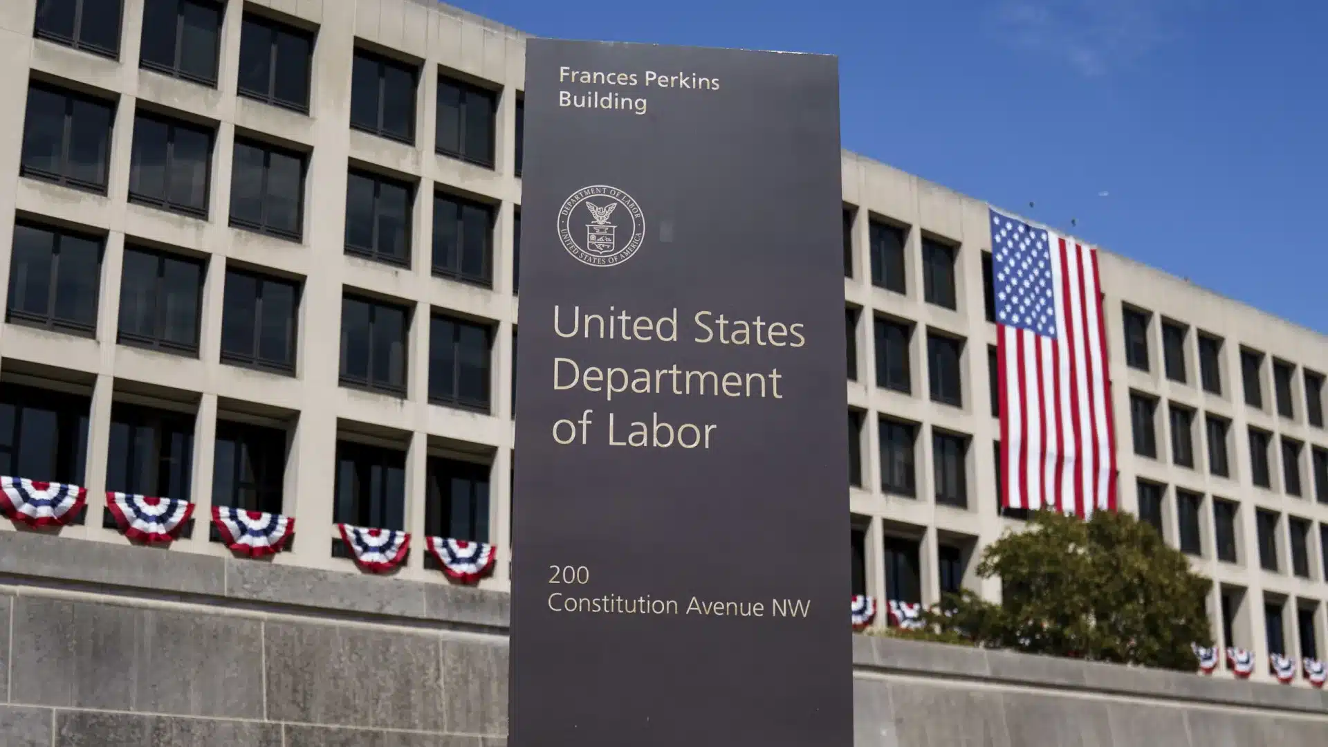 Les États-Unis ont perdu 92 000 emplois le mois dernier.