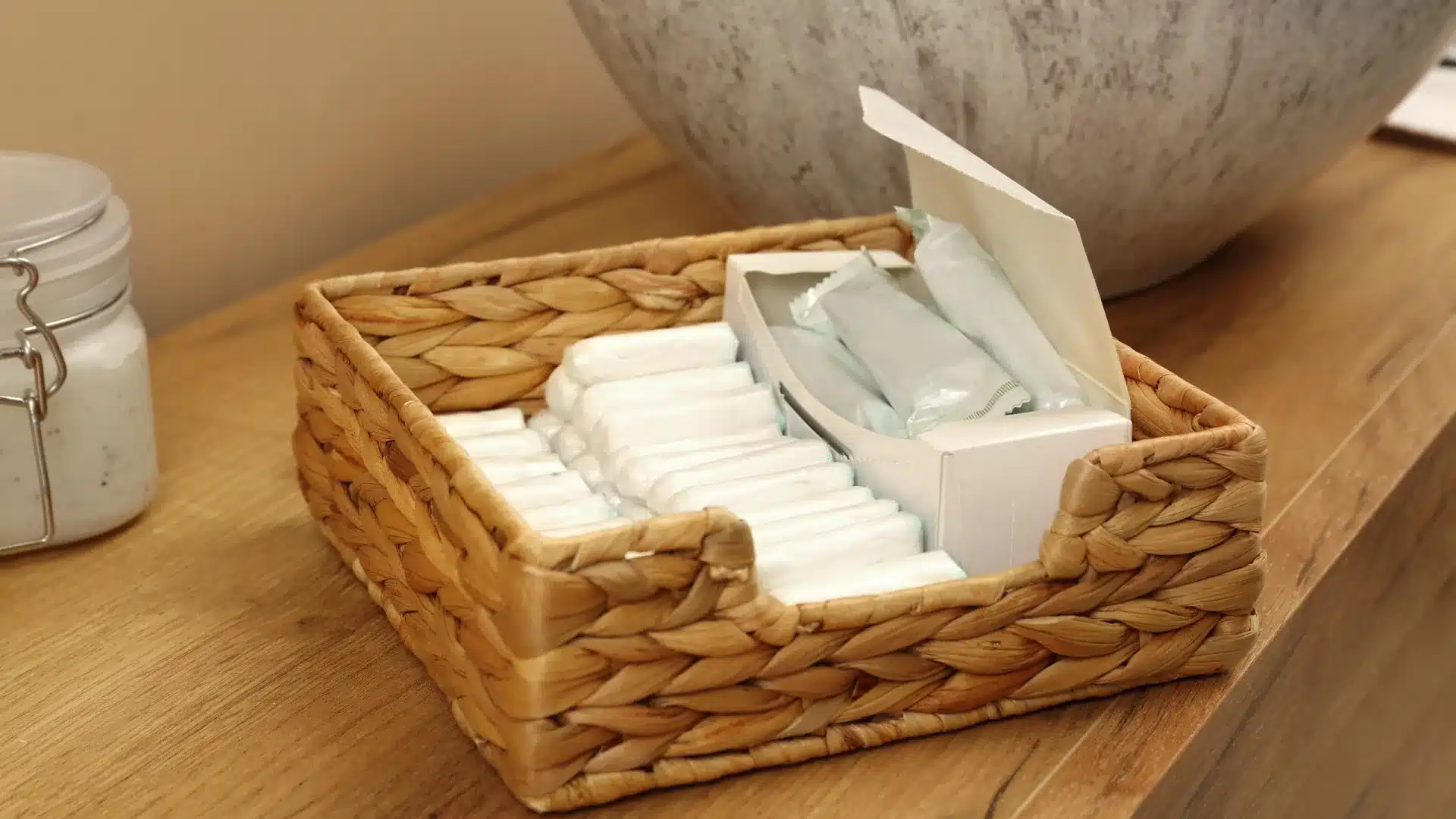 Les étudiants luttent contre la précarité menstruelle avec des distributeurs de produits d'hygiène.