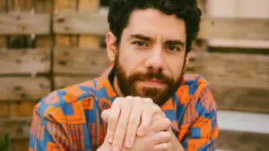 Les musiciens immigrants Nancy Vieira et Luca Argel revisitent les chansons de Fausto.