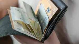 Les services de soutien à domicile souffrent d'un manque de professionnels et de bas salaires.