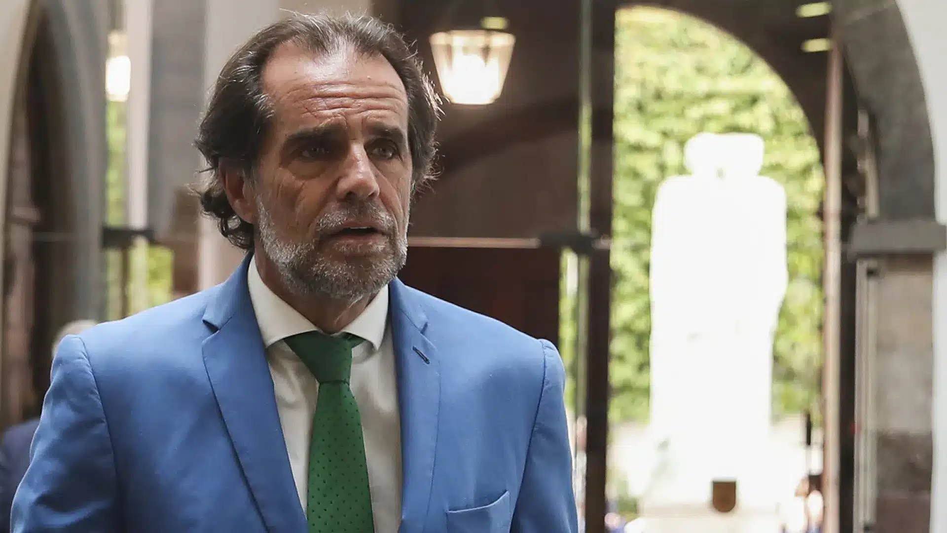 "L'État n'assume pas de responsabilités. Ce n'est que des discussions, des bisous et des selfies"