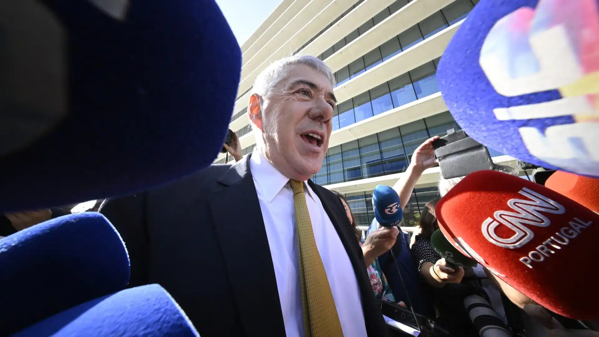 L'ordre avertit : Nouvelle défense pour Socrate peut ne pas assurer le jugement.