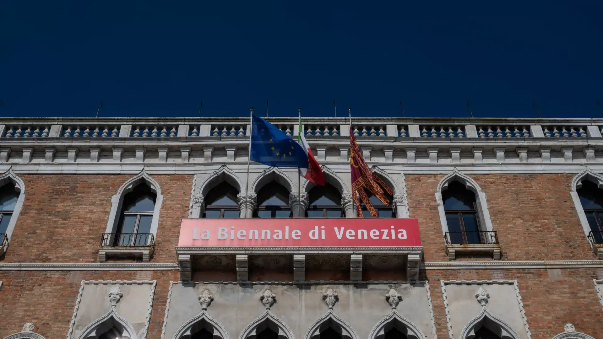 L'Ukraine demande à la Biennale de Venise de ne pas accepter le retour de la Russie.