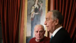 Marcelo rend hommage à Lobo Antunes avec le grand-collier de l'Ordre de Camões