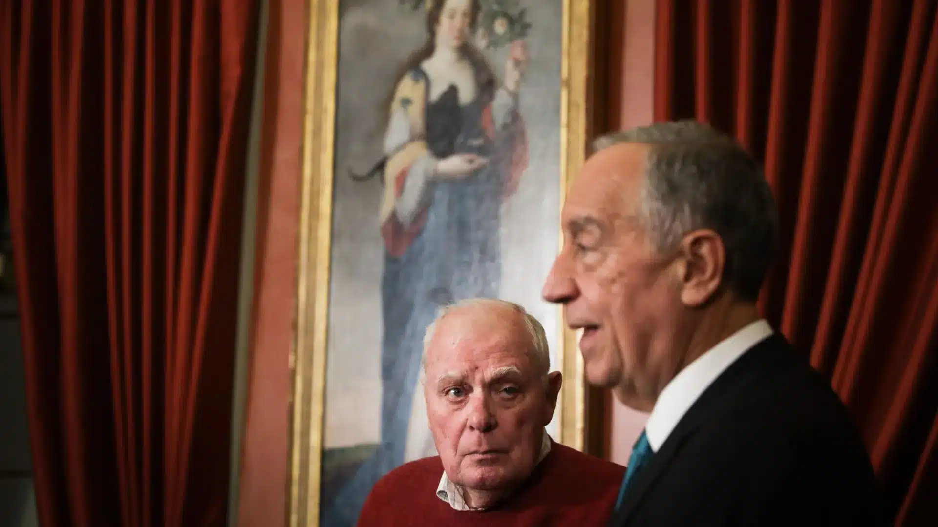 Marcelo rend hommage à Lobo Antunes avec le grand-collier de l'Ordre de Camões